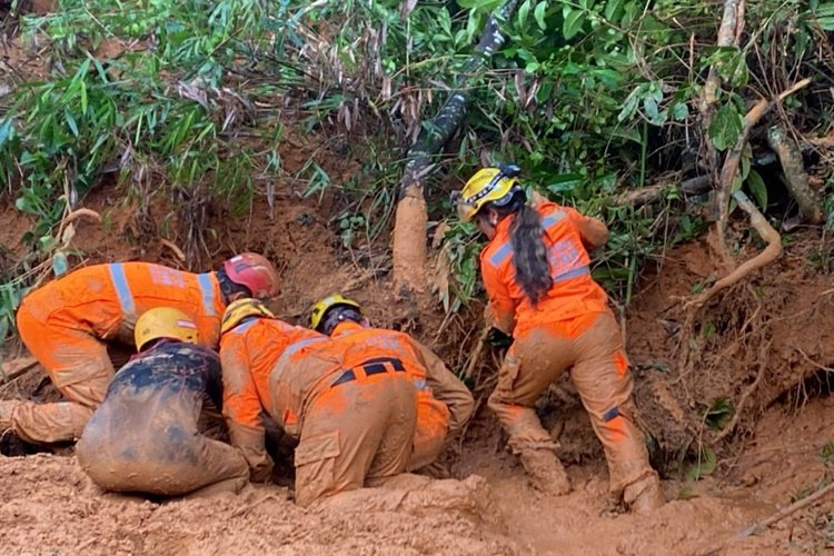 Tragédia: Homem morre soterrado após forte chuva