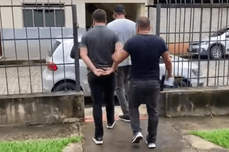 Ex-secretário é preso por crimes sexuais contra menores