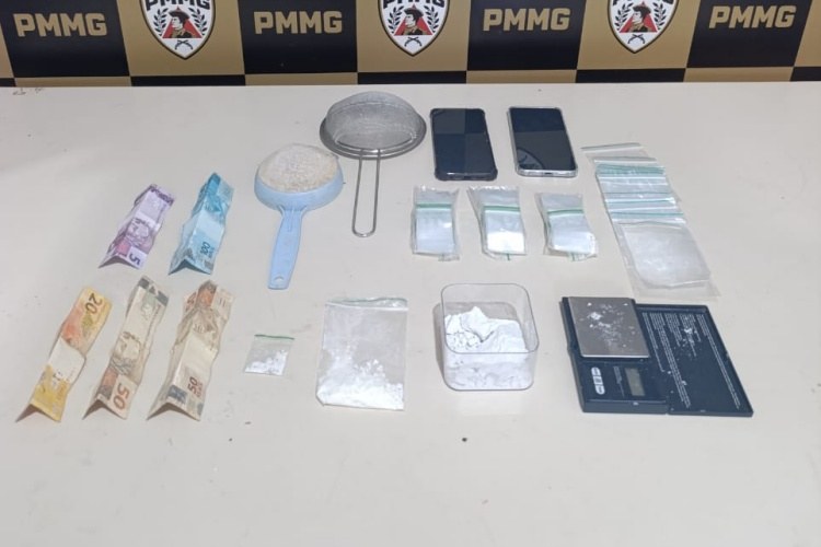 PMMG retira armas, drogas e veículos de circulação em operações distintas