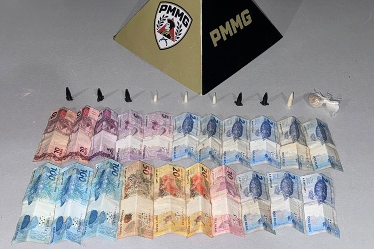 Homem de 24 anos é preso com cocaína, crack e dinheiro