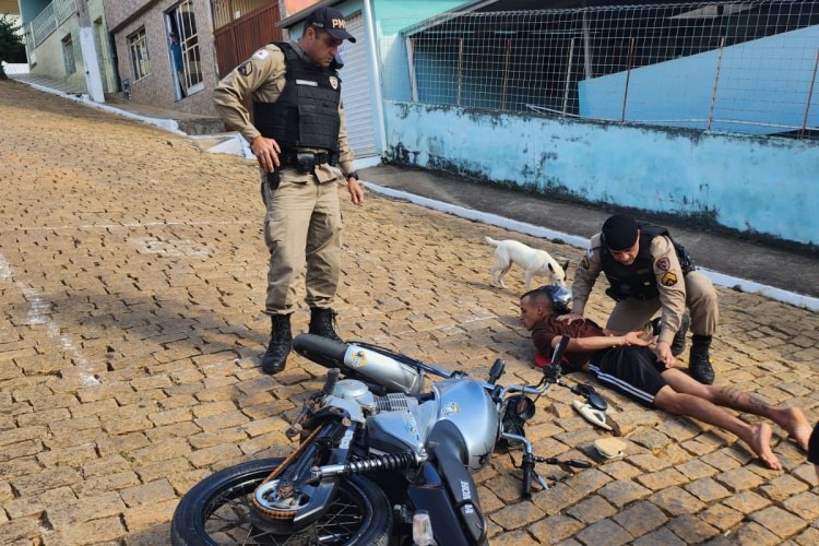 Motoqueiro foge da PM, cai durante perseguição e recebe cinco multas